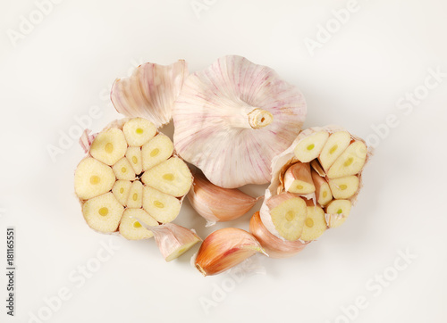 bulbs and cloves of garlic