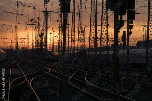 Bahnhof im Sonnenuntergang