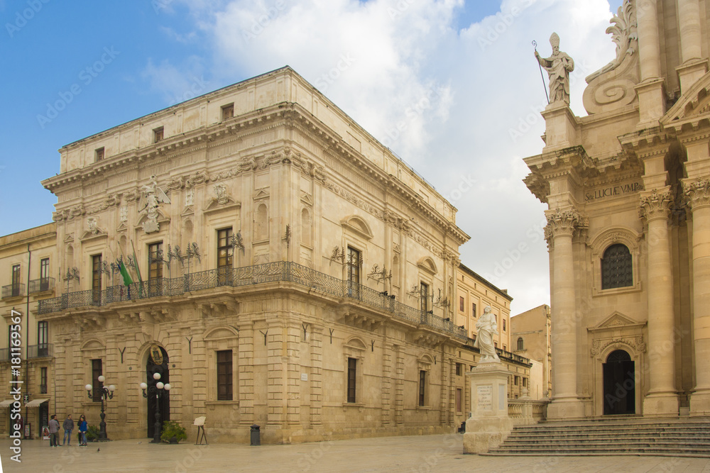 Syracuse Ortigia Piazza Duomo palazzo Vermexio