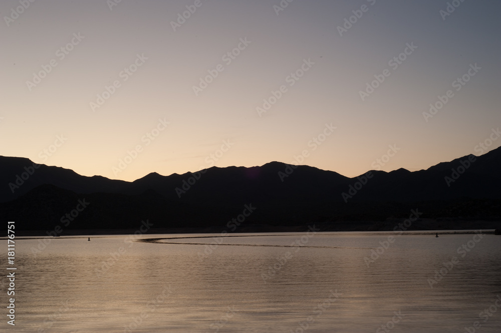Fototapeta premium Bartlett Lake at Sunrise