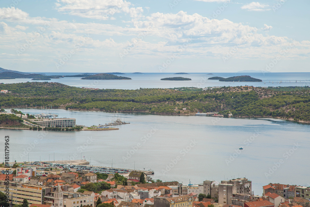 Obraz premium Panorama der Küstenstadt Sibenik in Dalmatien, Kroatien