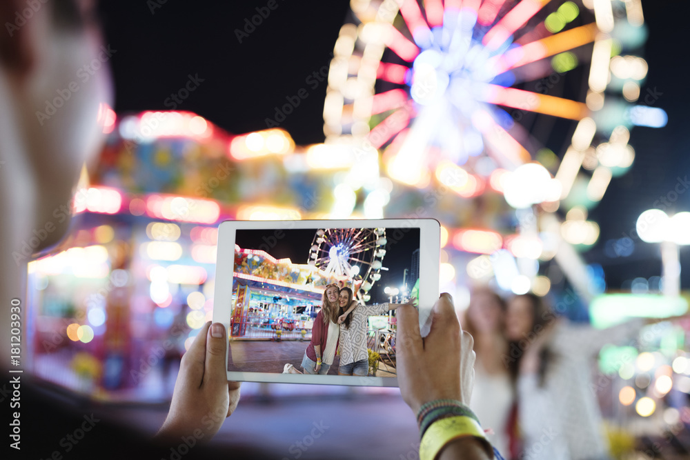 A group of friends is enjoying the amusement park StockFoto Adobe Stock
