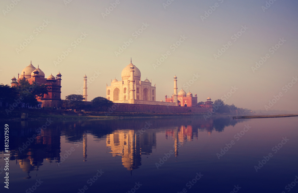 The Taj Mahal - obrazy, fototapety, plakaty 