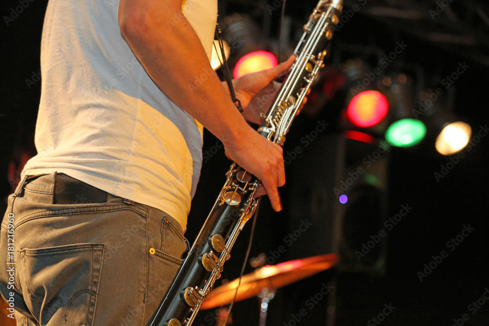 Obraz premium Musiker spielt Saxophon