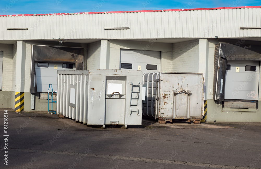Container Container