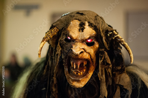 Perchtenläufe und Krampusrummel