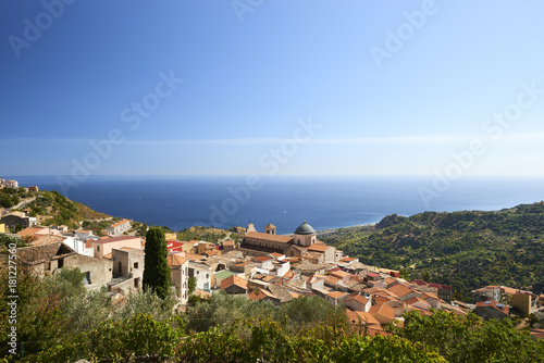 Panorama dello stretto di Messina con vista della Calabria sui monte Peloritani