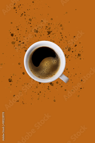 Kaffee mit Kaffeeflecken