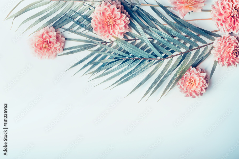 Thiết kế nền tảng với lá cọ nhiệt đới và hoa hồng nhạt: Bộ sưu tập này mang đến cho bạn những hình ảnh cực kỳ tươi tắn và đậm chất nhiệt đới. Với thiết kế nền tảng độc đáo, kết hợp với lá cọ và hoa hồng nhạt, hình nền của bạn sẽ trở nên nổi bật và thu hút ngay từ cái nhìn đầu tiên.