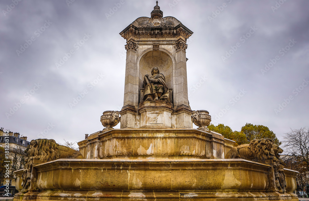 Φωτογραφία PARIS, FRANCE - NOVEMBER 11, 2017: Famous places and buildings of Paris at rainy