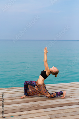 Fototapeta Naklejka Na Ścianę i Meble -  Summer yoga session in Thailand
