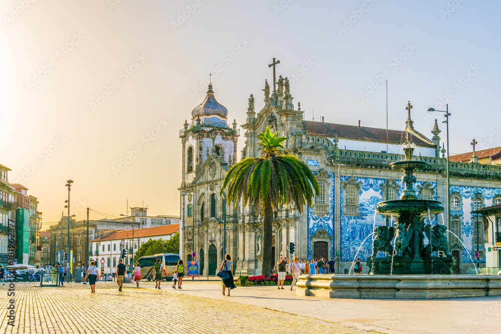 Fotografie, Obraz View of the igreja do carmo church in Porto, portugal.