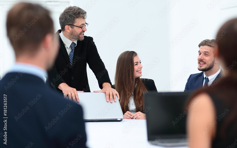 senior Manager makes a report at the briefing. senior Manager makes a report at the briefing.