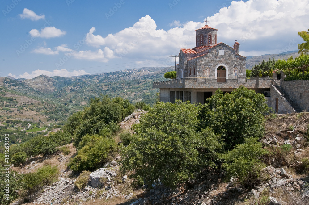 Orthodoxe Kirche in der Landschaft