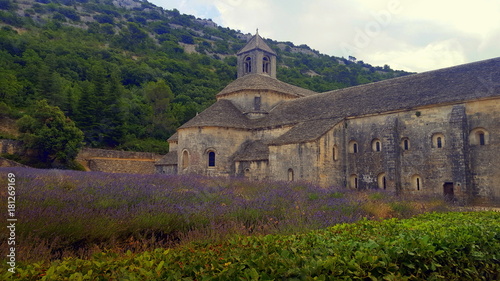 Wallpaper Mural Soleil couchant provençal sur l'abbaye de Sénanque. Torontodigital.ca