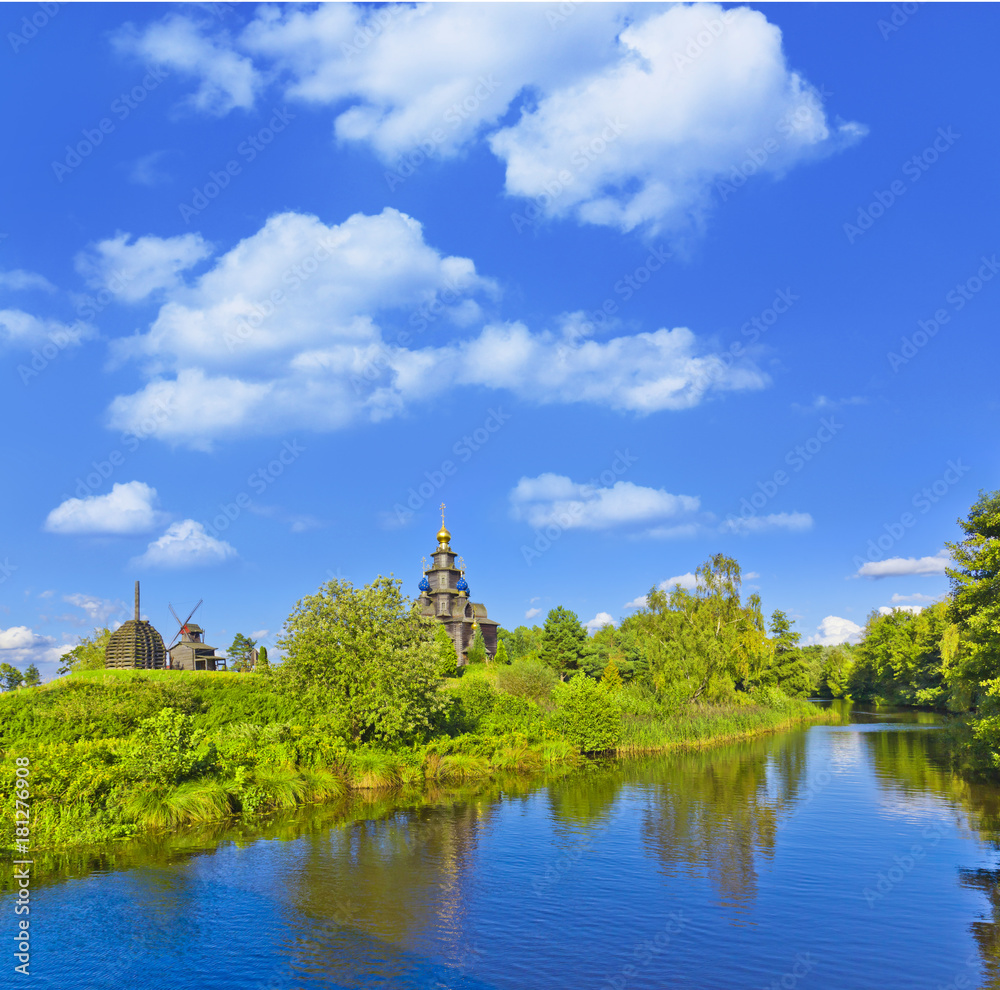 Spaziergang in Gifhorn, an der Ise auserhalb des Mühlenmuseums, (russische Basilika) Spaziergang in Gifhorn, an der Ise auserhalb des Mühlenmuseums, (russische Basilika)