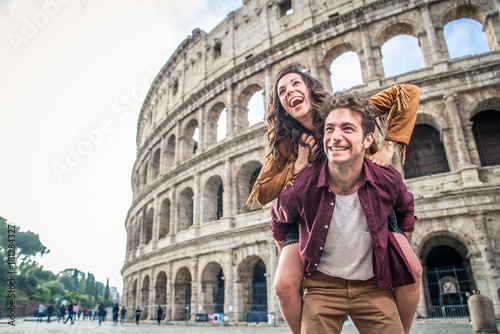 Couple at Colosseum, Rome © oneinchpunch