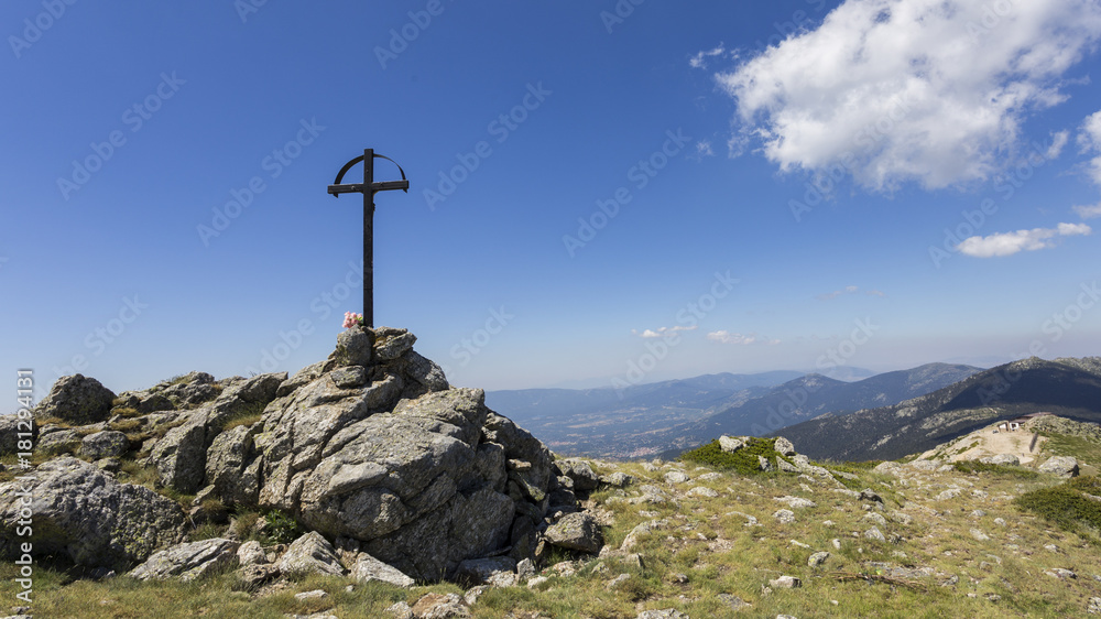 monument in the port of navacerrada.
