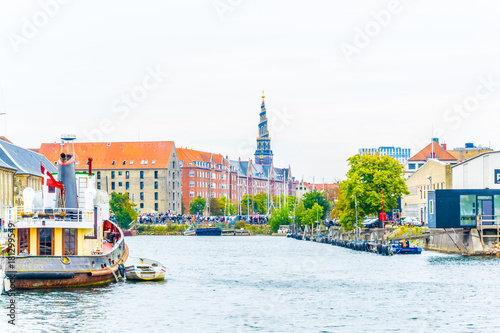 Φωτογραφία View of a channel with the church of our saviour in central Copenhagen, Denmark