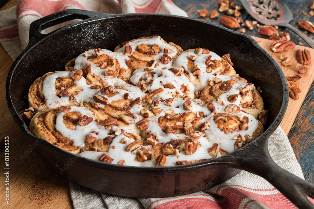 Cinnamon Rolls in Cast Iron Skillet Cinnamon Rolls in Cast Iron Skillet