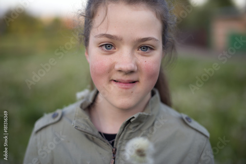 Slika na platnu girl with dandelion