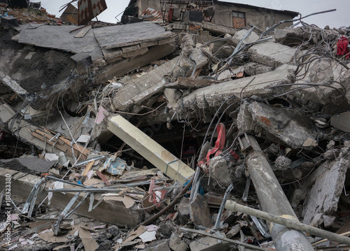 Canvas Print Modern destroyed building ruins closeup