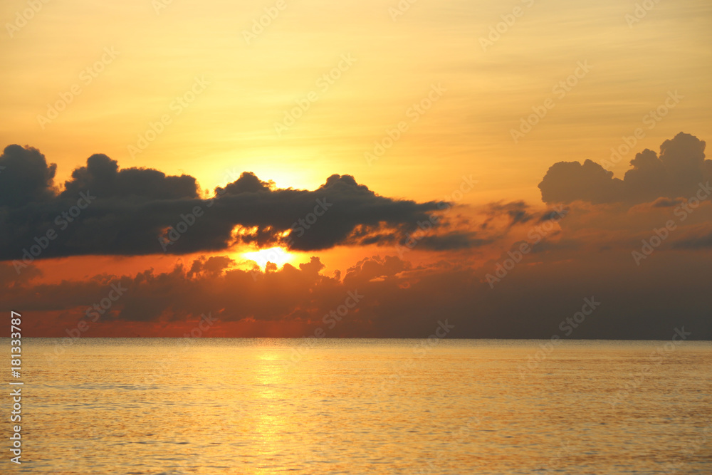 Naklejka premium Sun rise morning Golden beautiful In summer