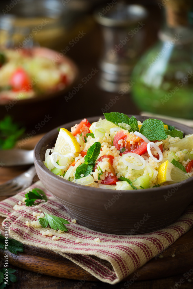 Φωτογραφία Vegetarian tabbouleh - delicious couscous salad with cherry tomatoes, cucumbers, fresh mint and parsley leaves