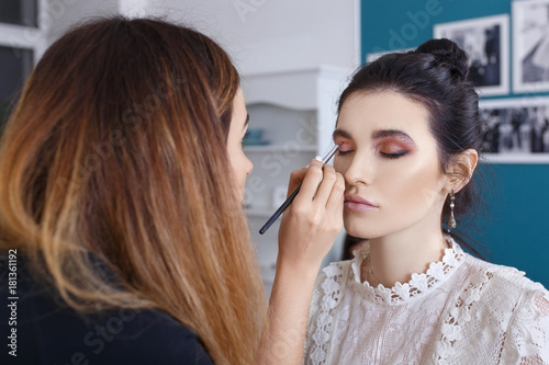 makeup artist applying shadows on the eyelid