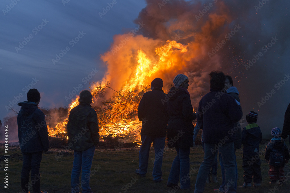 Deutschland, Ostfriesland, Osterfeuer Deutschland, Ostfriesland, Osterfeuer