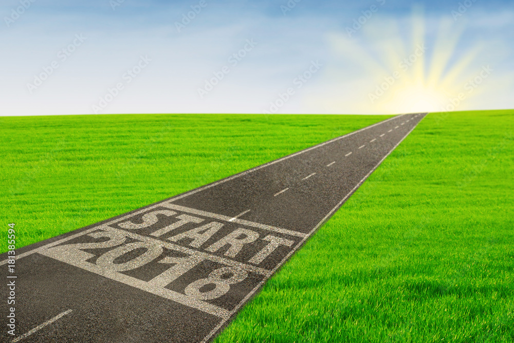 Obraz premium Empty road with start line and numbers 2018