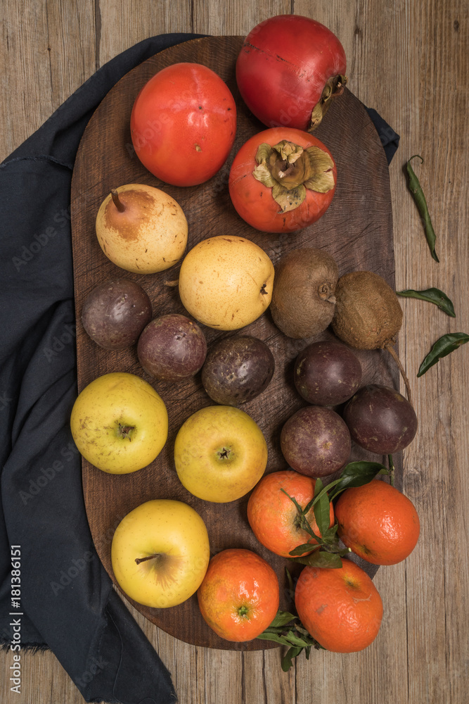 Seasonal fruit, autumn fruit - autumn harvest is healthy food (healthy eating) Seasonal fruit, autumn fruit - autumn harvest is healthy food (healthy eating)