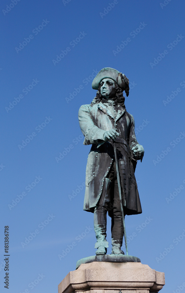 Kung Karl XI staty
