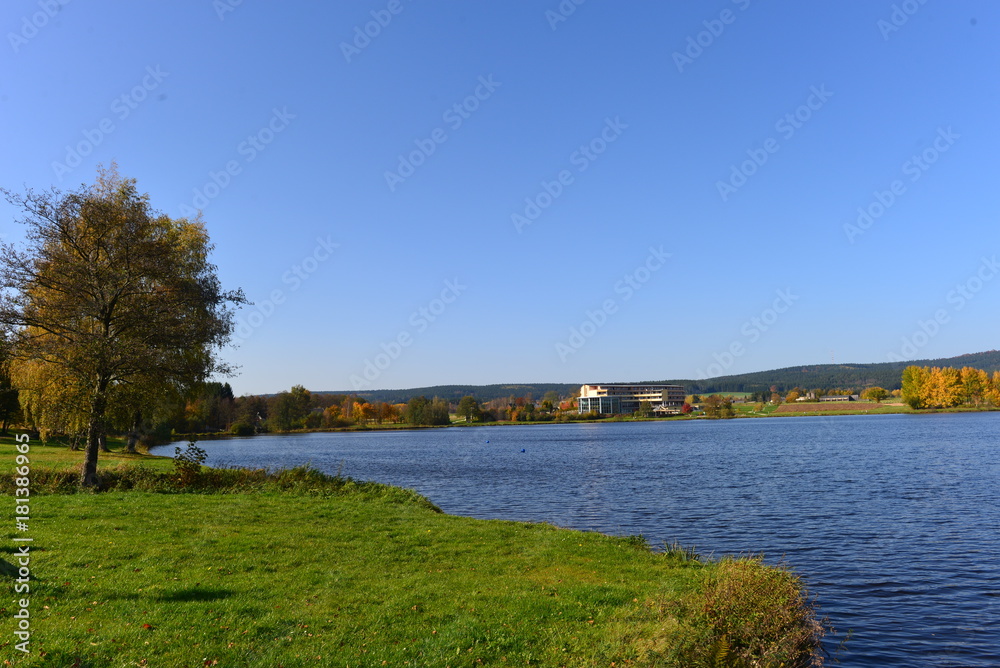 Weißenstädter See bei Weißenstadt im bayerischen Fichtelgebirge 