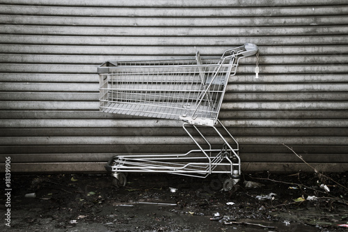 leerer Einkaufswagen 