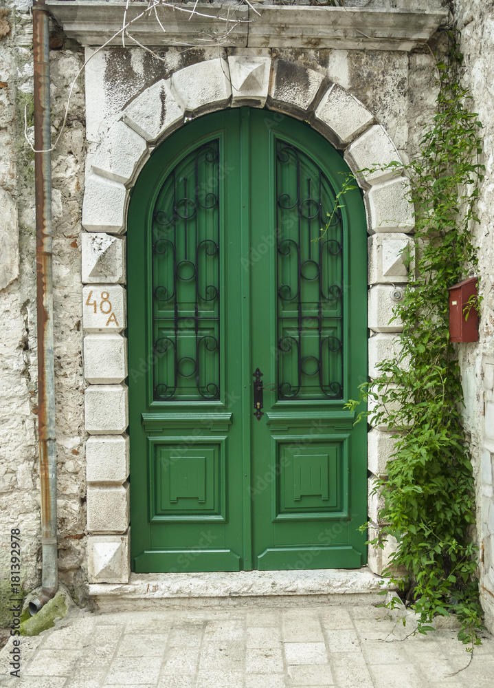 Fototapeta premium a Big old green door in Rovinj, Croatia