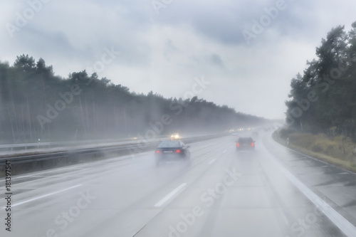 image of poor visibility and difficult traffic conditions on the highway