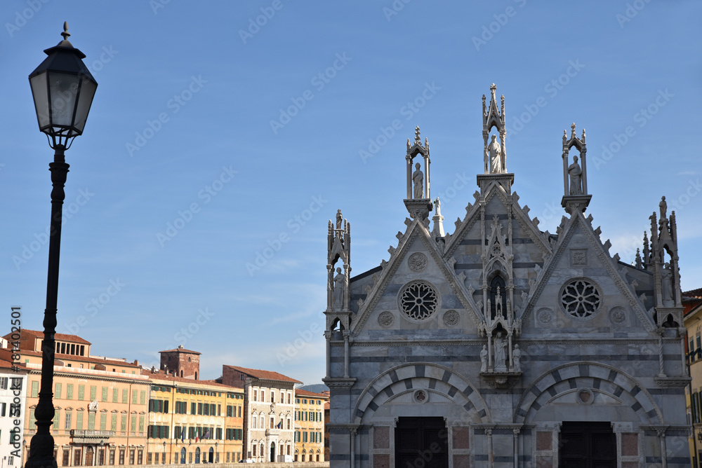 Eglise Santa Maria della Spina sur les bords de l'Arno à Pise en Toscane, Italie