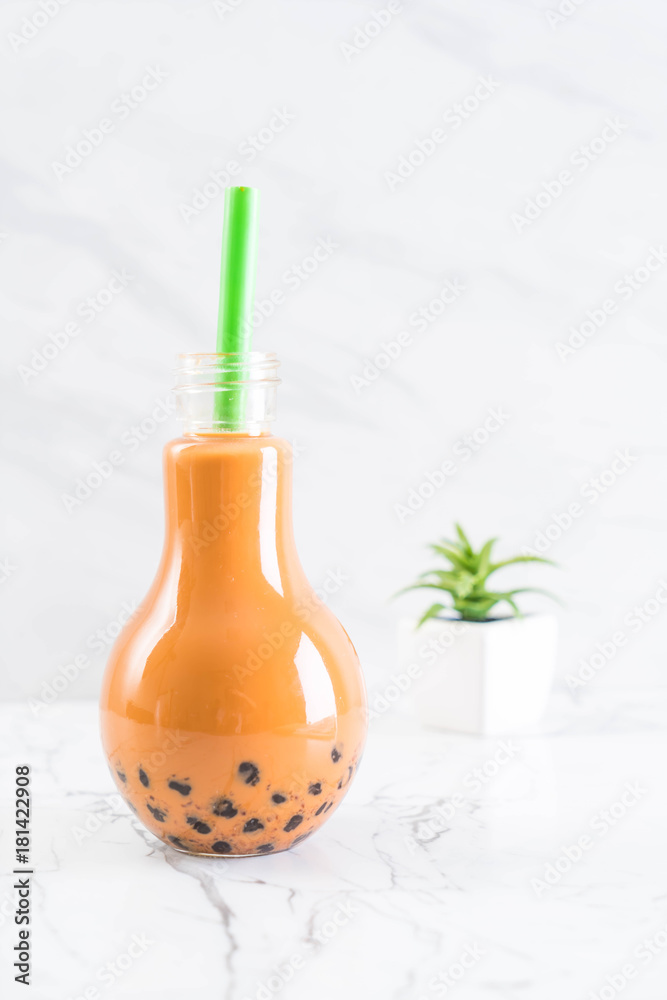 Obraz premium thai milk tea with bubble
