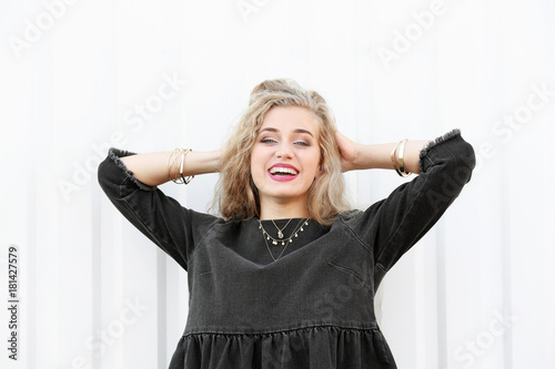 Attractive hipster girl pos...