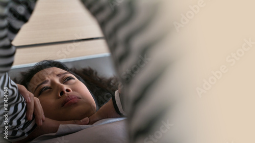 Foto A Asian girl being strangle by a male criminal for unknow purposes