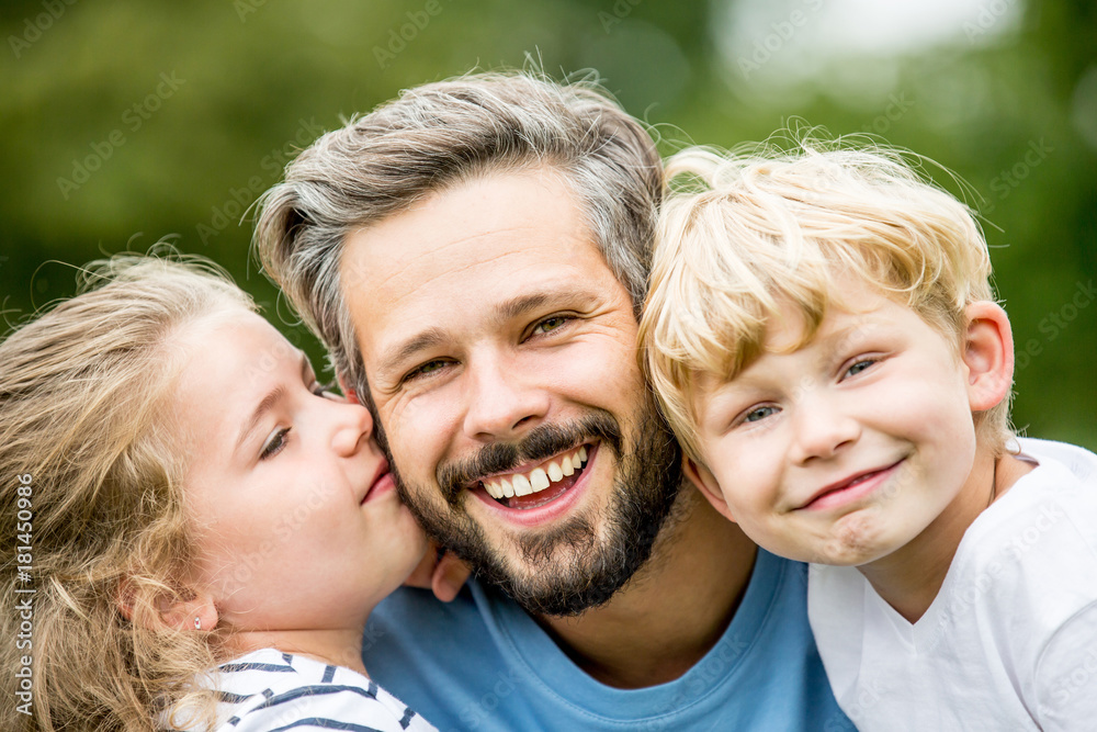 Glücklicher Vater mit zwei Kindern lacht Stock Photo Adobe Stock