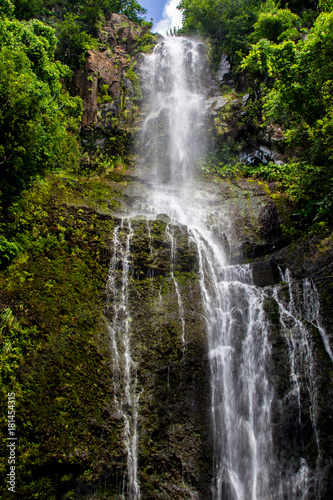Wasserfall nahe Hana auf Maui, Hawaii, USA.