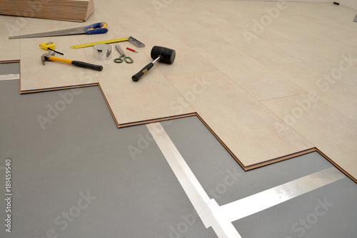 Installing wood parquet board during flooring work © smspsy