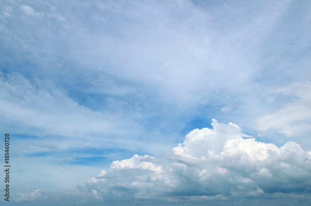 Obraz premium light clouds in the blue sky