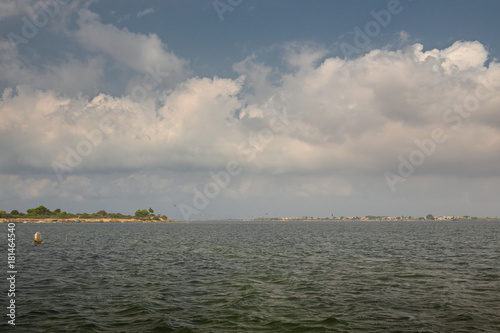 seascape, seen from a boat that moves away.