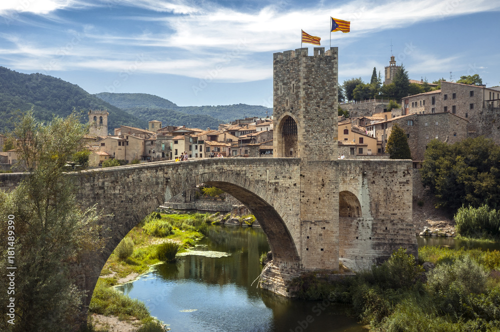 Puente medieval  de Besalú (Gerona- España)