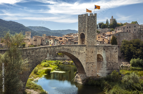 Puente medieval  de Besalú (Gerona- España)
