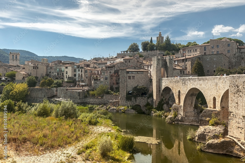 Puente medieval  de Besalú (Gerona- España)