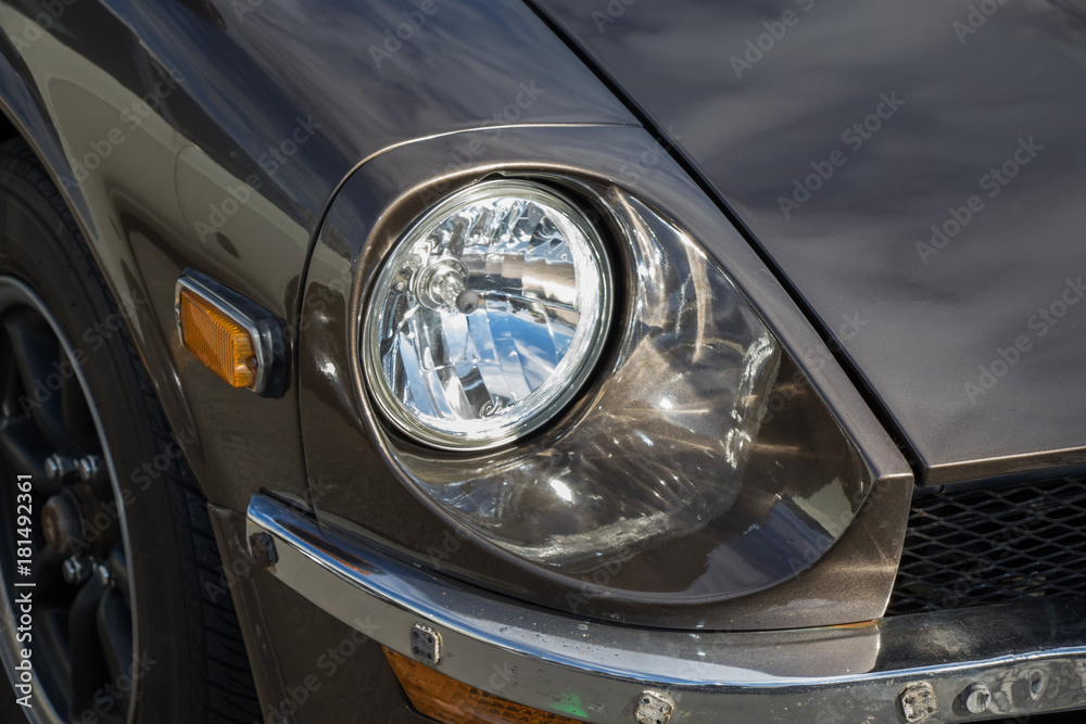 古い自動車のヘッドライト　Headlight of the old car